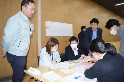 ペット同行避難、初の図上訓練　関係者が問題点洗い出す／八戸